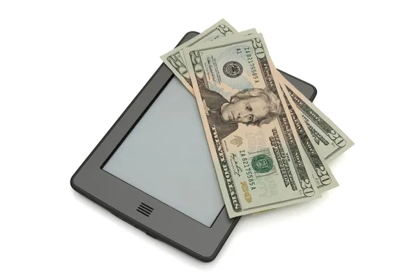 Touch e-läsaren med pengar — Stockfoto