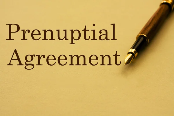 Getting a prenuptial agreement — Stock Photo, Image