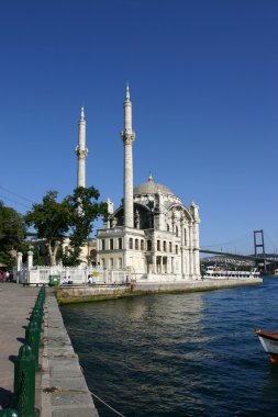 Ortaköy Camii