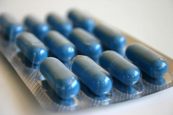 Embalagem de comprimidos azuis — Fotografia de Stock