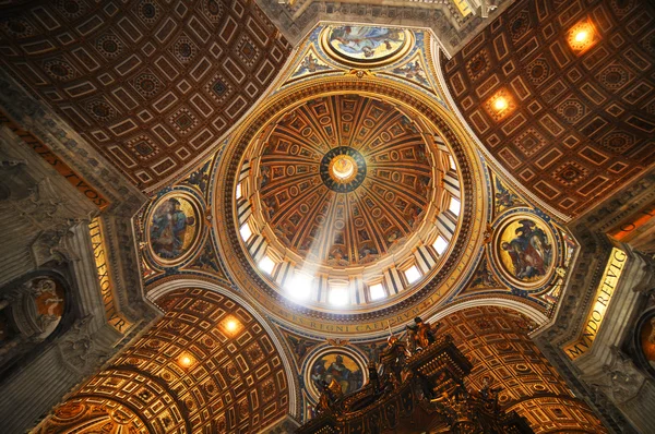 サン ・ ピエトロ大聖堂内部 — ストック写真