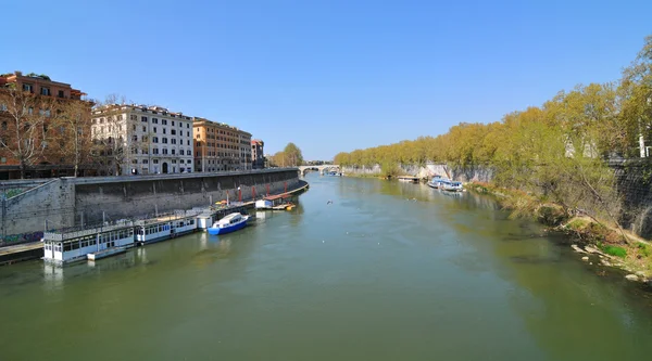 Floden Tibern i Rom, Italien — Stockfoto