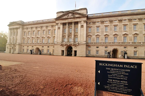 Buckinghamský palác — Stock fotografie