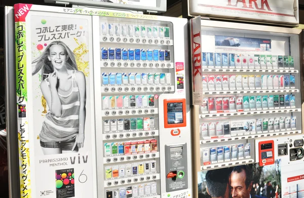 Distributore automatico di sigarette — Foto Stock