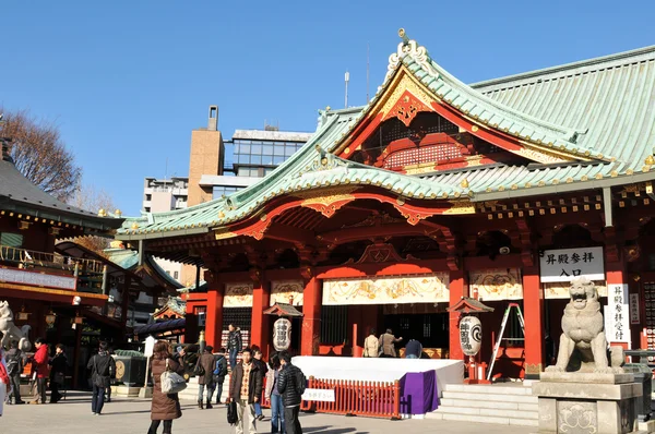 Pregando al tempio giapponese — Foto Stock