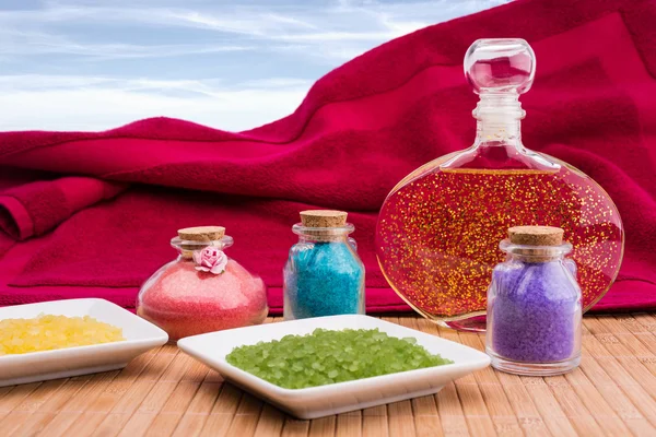 Bath salt and essential oil. — Stock Photo, Image