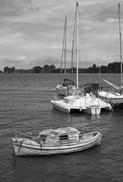 Старая заброшенная лодка - Валада — стоковое фото