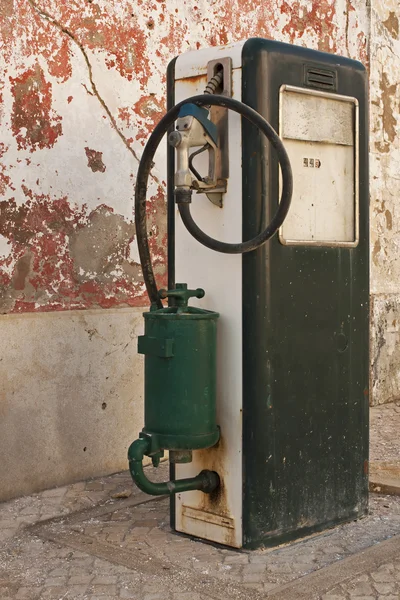 旧燃料泵供应 图库图片