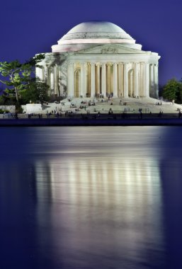 Jefferson memorial en getijde bekken avond