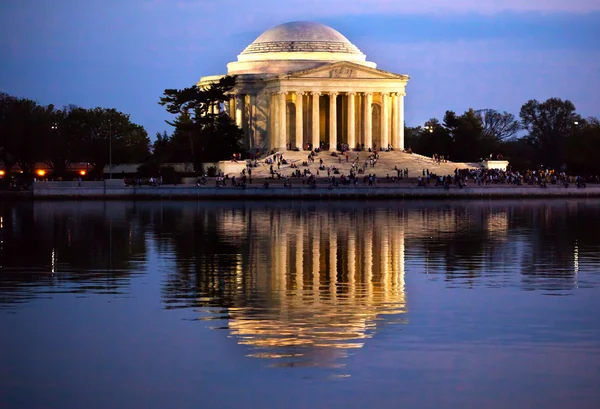 Jefferson emlékhely és árapály medence este — Stock Fotó