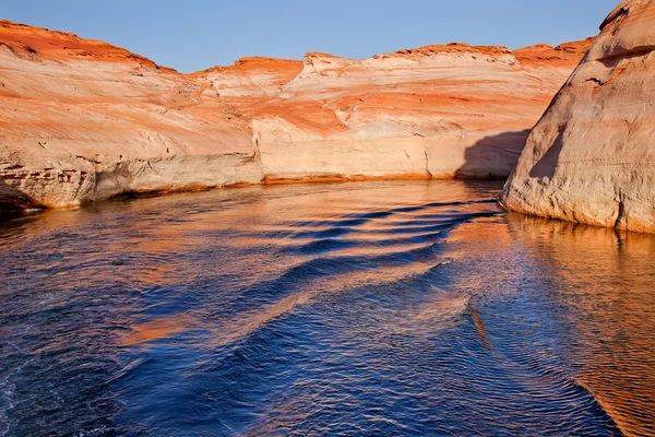 Antilopen Canyon Reflexion See Powell Arizona — Stockfoto