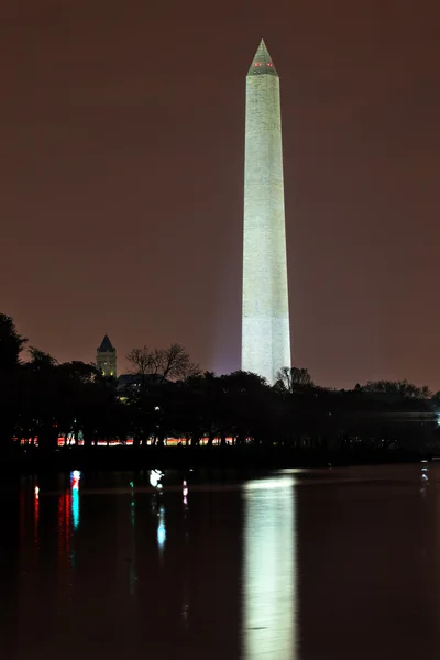 Washington monument post kantoorgebouw nacht washington dc — Stockfoto