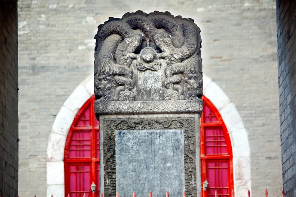 Oude stenen draak keizerlijke stele bell toren beijing china — Stockfoto