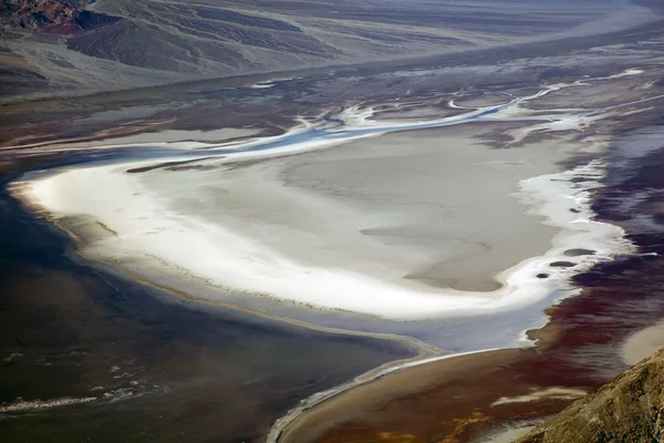 Badwater van Dante de weergave met de Black Mountains Death Valley Nat — Stockfoto