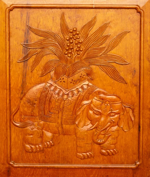 Słoń drewniany panel drzwi jing świątyni shanghai, Chiny — Zdjęcie stockowe