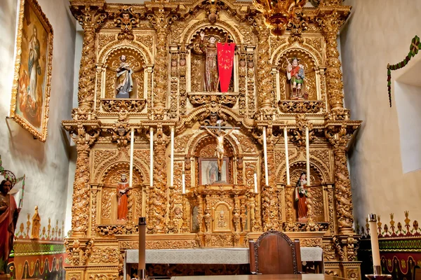 Španělské zdobené oltáře serra kaple mise san juan capistrano c — Stock fotografie