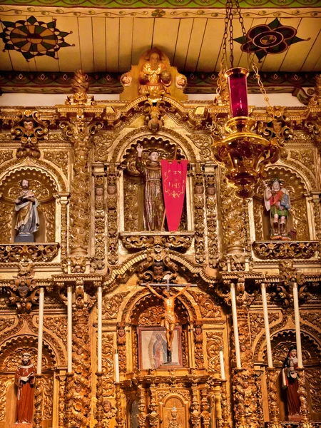Spanischer reich verzierter Altar serra kapelle mission san juan capistrano c — Stockfoto