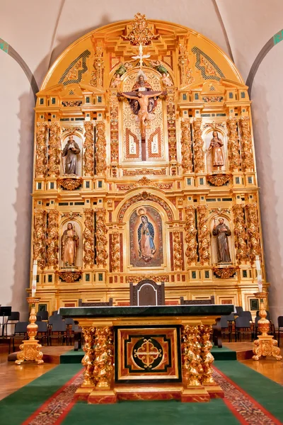 Zlatý oltář mise baziliky san juan capistrano církevní califor — Stock fotografie