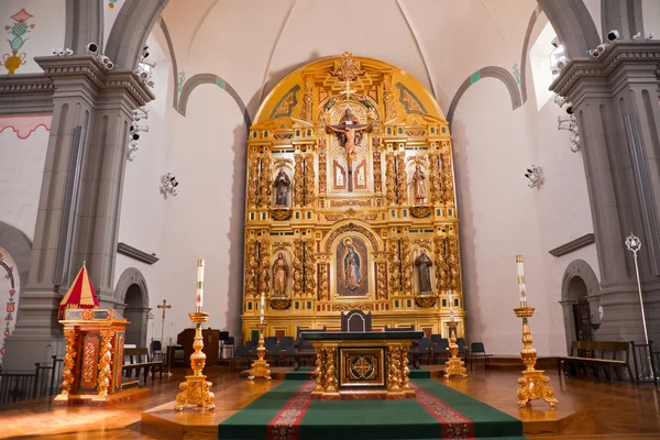Gouden altaar missie basiliek san juan capistrano kerk califor — Stockfoto