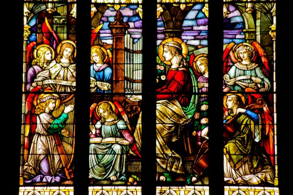 Angeli vetrate che suonano musica Santuario nazionale di San Fran — Foto Stock