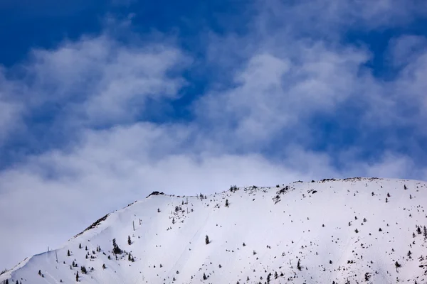 Bandera montanha neve montanha pico céu azul snoqualme passar de lavagem — Fotografia de Stock