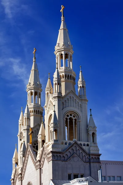 Saint peter paul katolska kyrkan steeples san francisco californ — Stockfoto