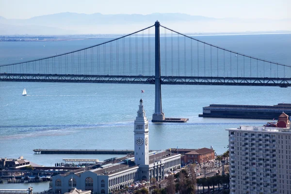 Bay Bridge y Ferry Terminal San Francisco California — Foto de Stock