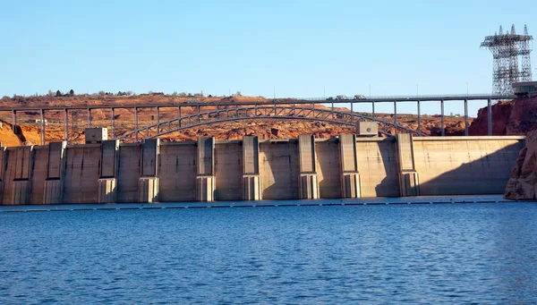 Glen canyon dam lake powell elektrické energie věže linky arizona — Stock fotografie
