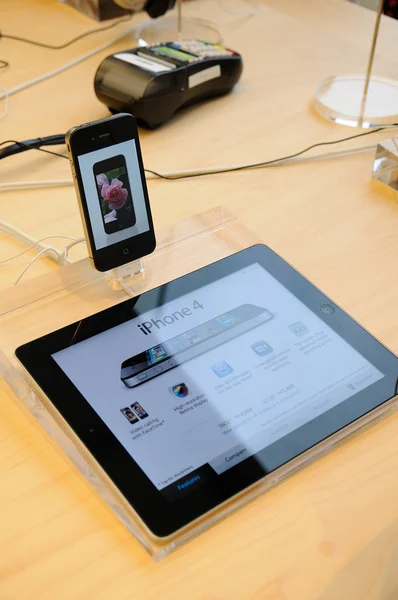 Ecrã Iphone 4 na loja Apple — Fotografia de Stock