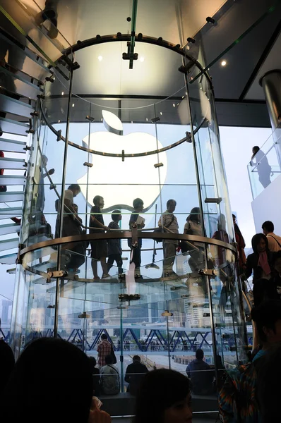 Szklane schody w apple store — Zdjęcie stockowe