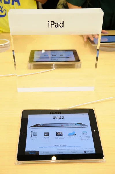 IPad дисплеї в Apple store Ліцензійні Стокові Зображення
