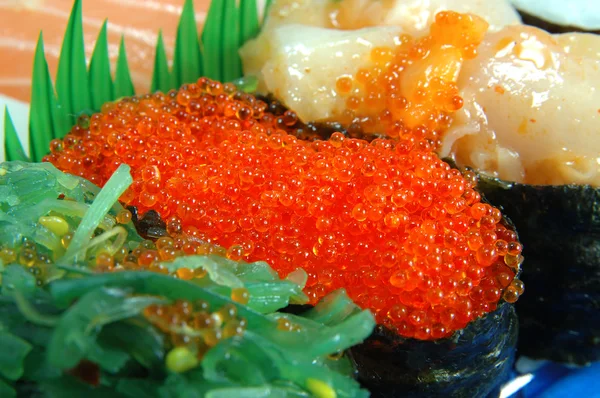 Sushi de huevas de pescado volador — Foto de Stock