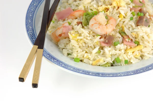 Płyta smażony ryż i pałeczki — Zdjęcie stockowe