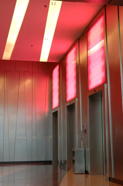 Современные лифты — стоковое фото