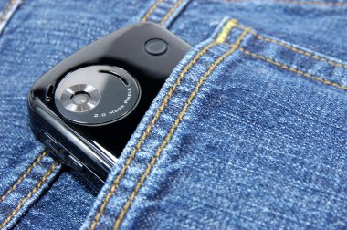 Mavi jeans cebinde PDA telefon