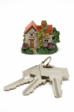 model ev ve birkaç anahtar taşı
