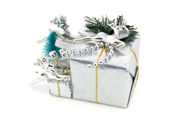Silver jul presentförpackning — Stockfoto