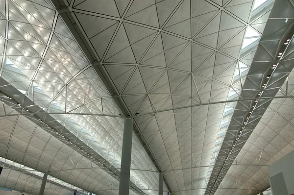 Interior do moderno aeroporto internacional — Fotografia de Stock