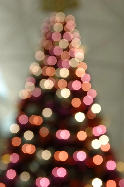 Árvore de Natal borrada luzes — Fotografia de Stock