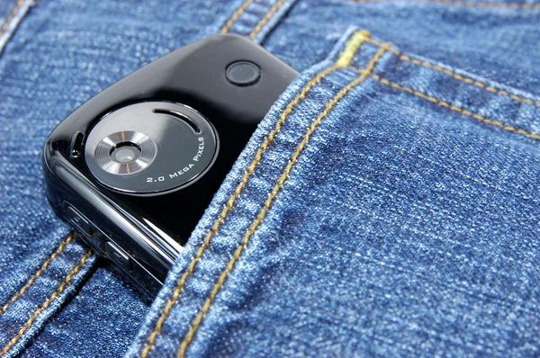PDA-telefon i blå jeans ficka — Stockfoto