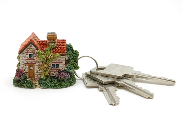 Casa modelo e um monte de chaves — Fotografia de Stock