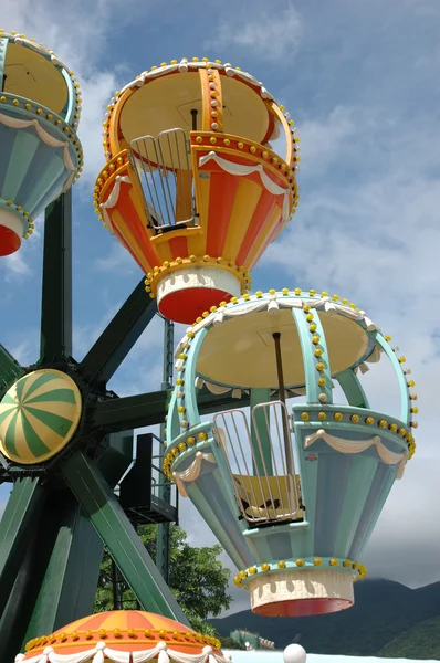 Roda gigante colorida — Fotografia de Stock