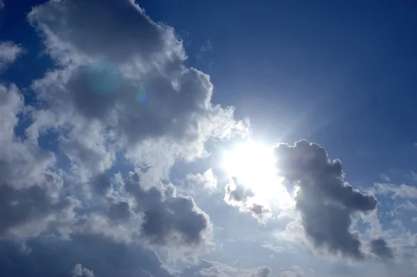 Sun shinning through the clouds — Stock Photo, Image