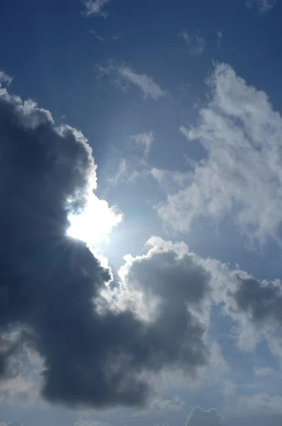 Sun shinning through the clouds — Stock Photo, Image