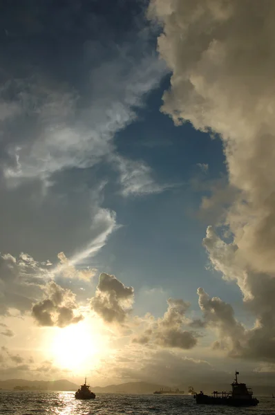 Solnedgang med cumulus skyer - Stock-foto