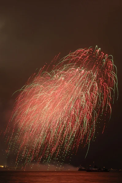 Lluvia de fuegos artificiales — Foto de Stock