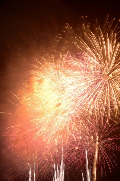 Esplosione fuochi d'artificio — Foto Stock