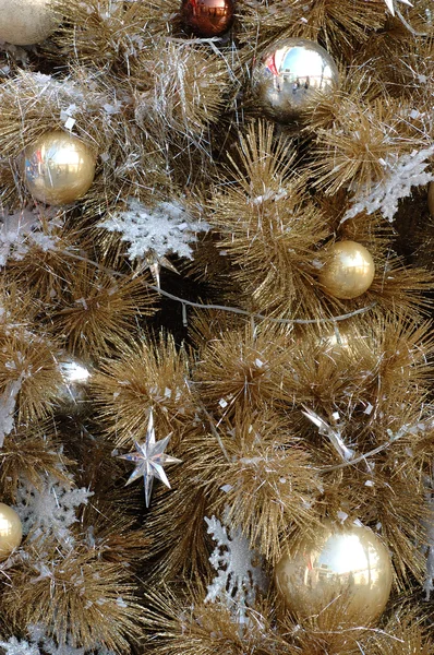 Adornos en el árbol de Navidad —  Fotos de Stock