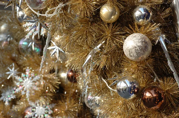 圣诞树上的装饰品 — 图库照片