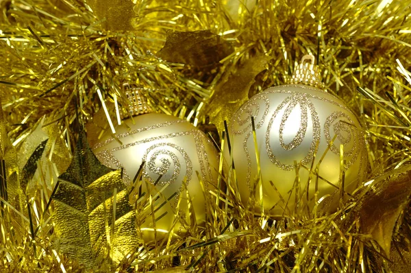 Zlatý vánoční koule — Stock fotografie